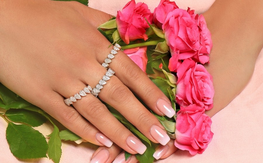 Solitaire Jewels: Timeless Craftsmanship, Everyday Elegance